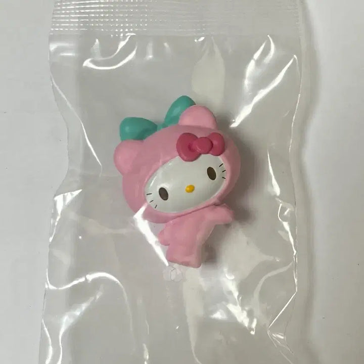 [BUNJANG] Sanrio Hello Kitty Hug Court Figure / 산리오 헬로키티 허그코트 피규어 가챠 미개봉