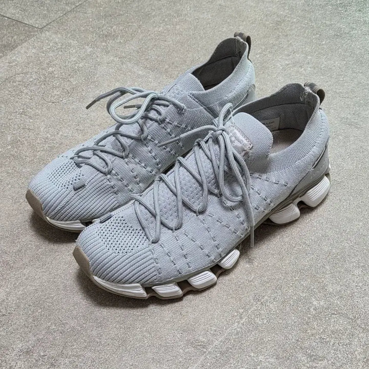 [BUNJANG] Ballop Tibat 2.0 Gray Running Shoes / 무료배송) 밸롭 런닝화 티바트2.0 그라데이션 그레이 250mm