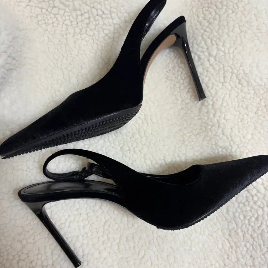 [BUNJANG] MNG Black Velvet Slingback Heels / MNG 블랙 벨벳 슬링백 힐