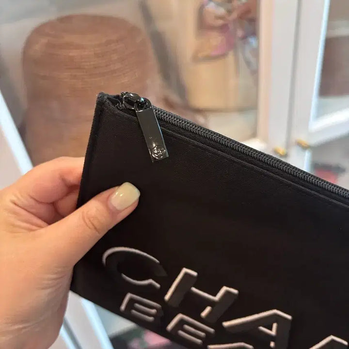 [SOLD OUT] 샤넬 뷰티 블랙 파우치