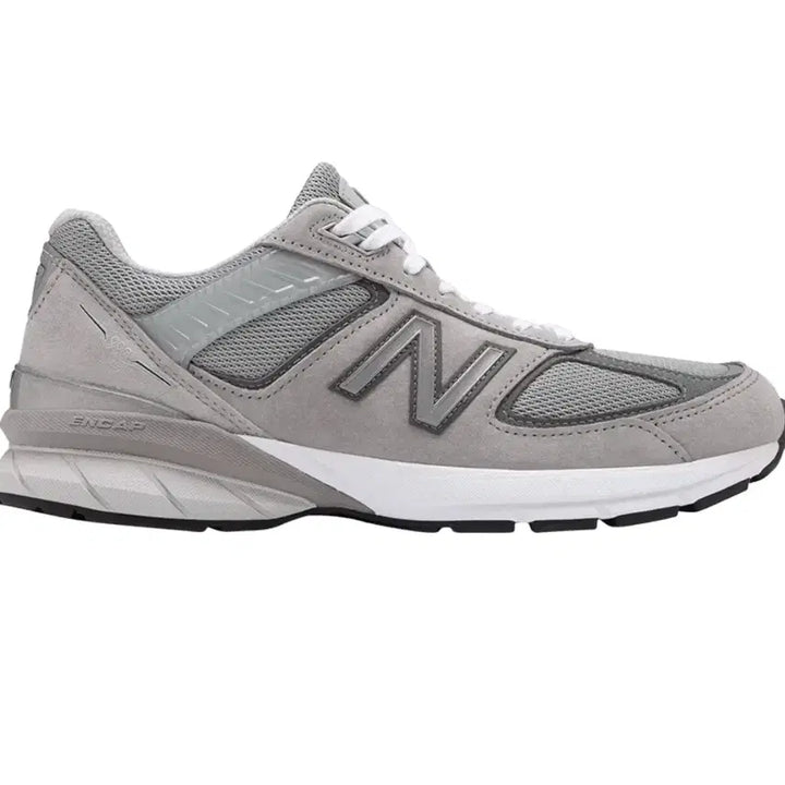 [BUNJANG] New Balance 990 v5 Sneakers / 뉴발란스 990 v5 255