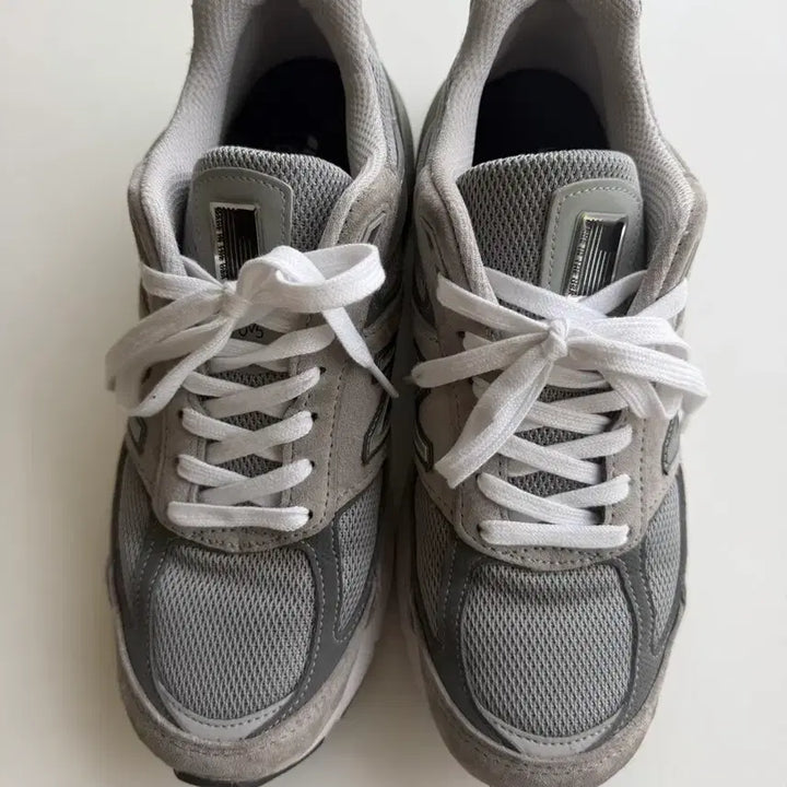 [BUNJANG] New Balance 990 v5 Sneakers / 뉴발란스 990 v5 255