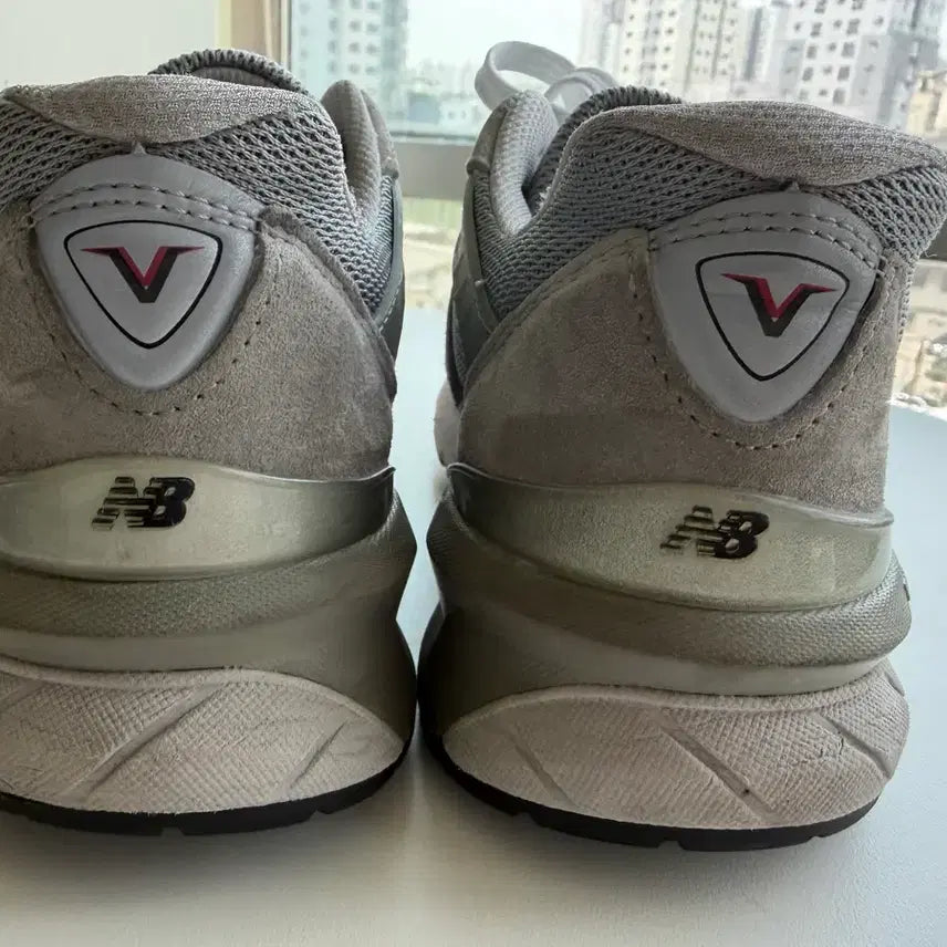 [BUNJANG] New Balance 990 v5 Sneakers / 뉴발란스 990 v5 255