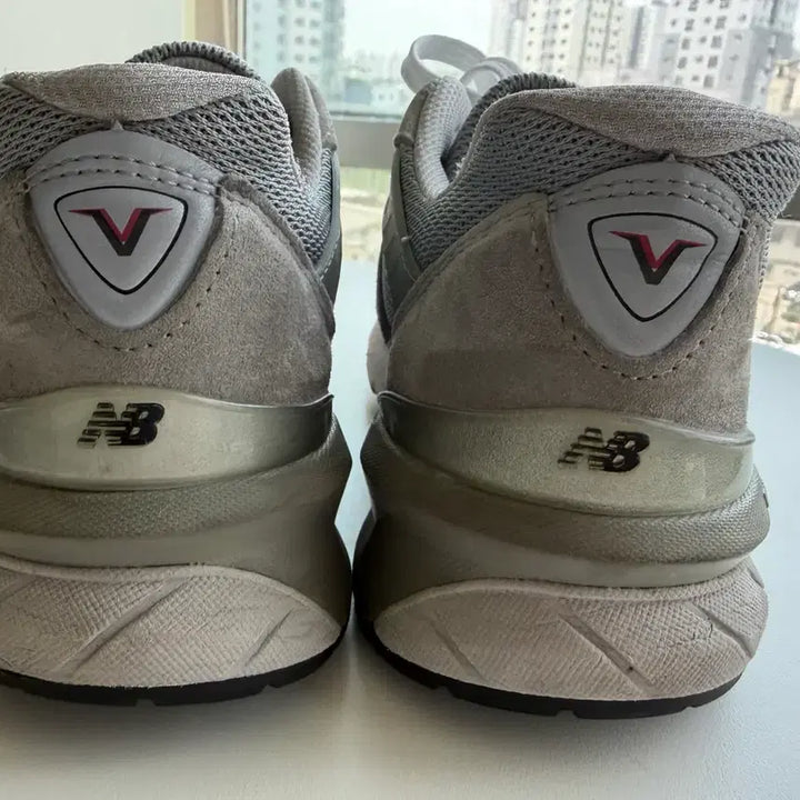 [BUNJANG] New Balance 990 v5 Sneakers / 뉴발란스 990 v5 255