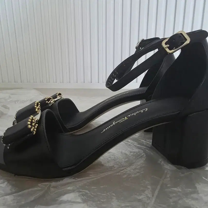 [SOLD OUT] 페라가모 샌들 240 미사용