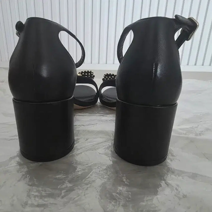 [SOLD OUT] 페라가모 샌들 240 미사용