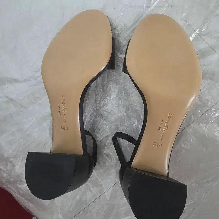 [SOLD OUT] 페라가모 샌들 240 미사용