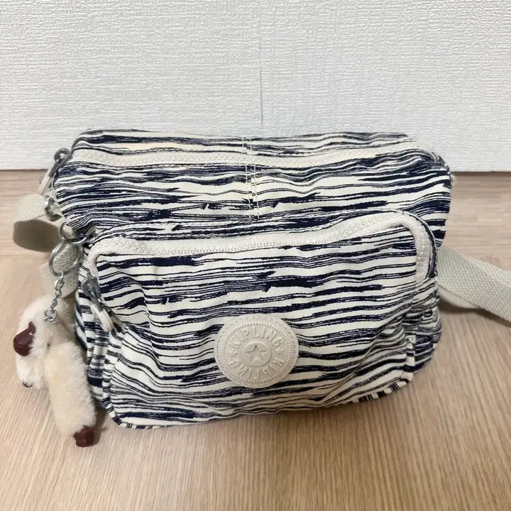 [BUNJANG] Kipling Stripe Crossbody Shoulder Bag / 키플링 스트라이프 크로스 숄더 가방