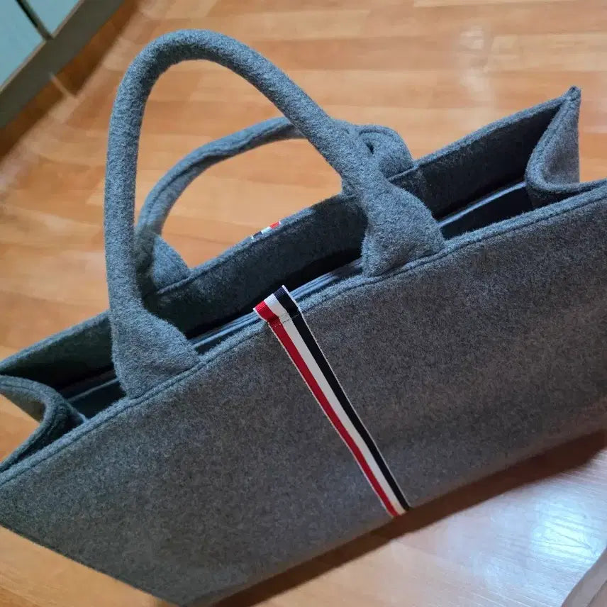 [BUNJANG] Thom Browne Seongsu Tote Bag (Large) / 톰브라운 성수 토트백 라지 실착 5회 미만