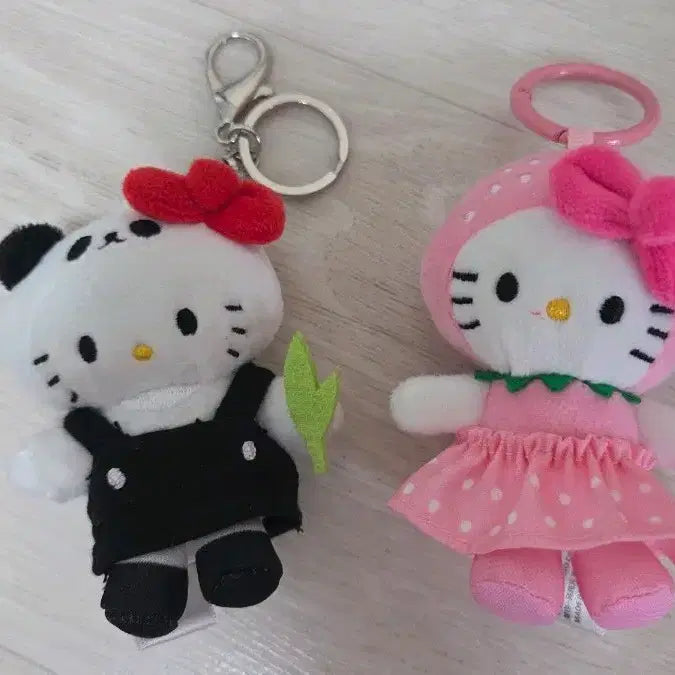 [BUNJANG] Kitty Doll Keychain / 키티 인형키링