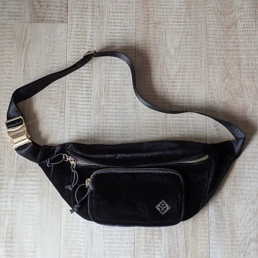 [BUNJANG] Sandro Velvet Waist Bag / 거의 새상품 정품 산드로 벨벳 힙색 벨트백 웨이스트백 크로스백