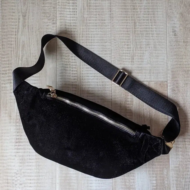[BUNJANG] Sandro Velvet Waist Bag / 거의 새상품 정품 산드로 벨벳 힙색 벨트백 웨이스트백 크로스백
