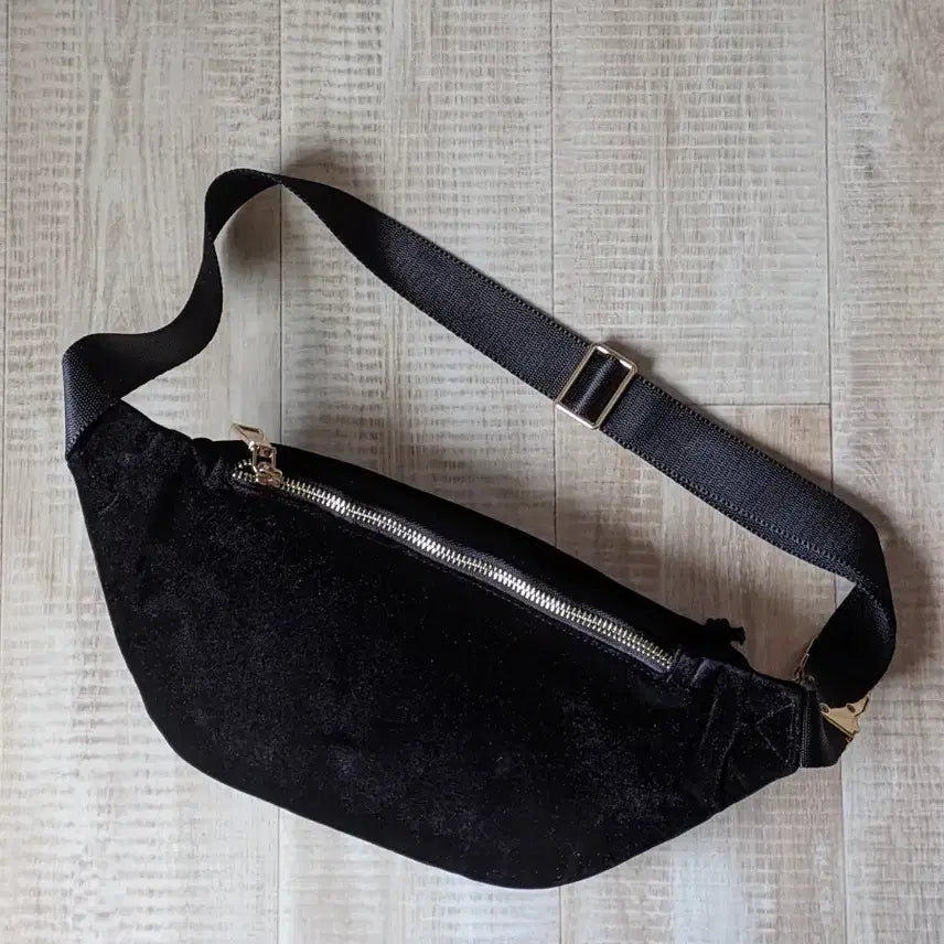 [BUNJANG] Sandro Velvet Waist Bag / 거의 새상품 정품 산드로 벨벳 힙색 벨트백 웨이스트백 크로스백