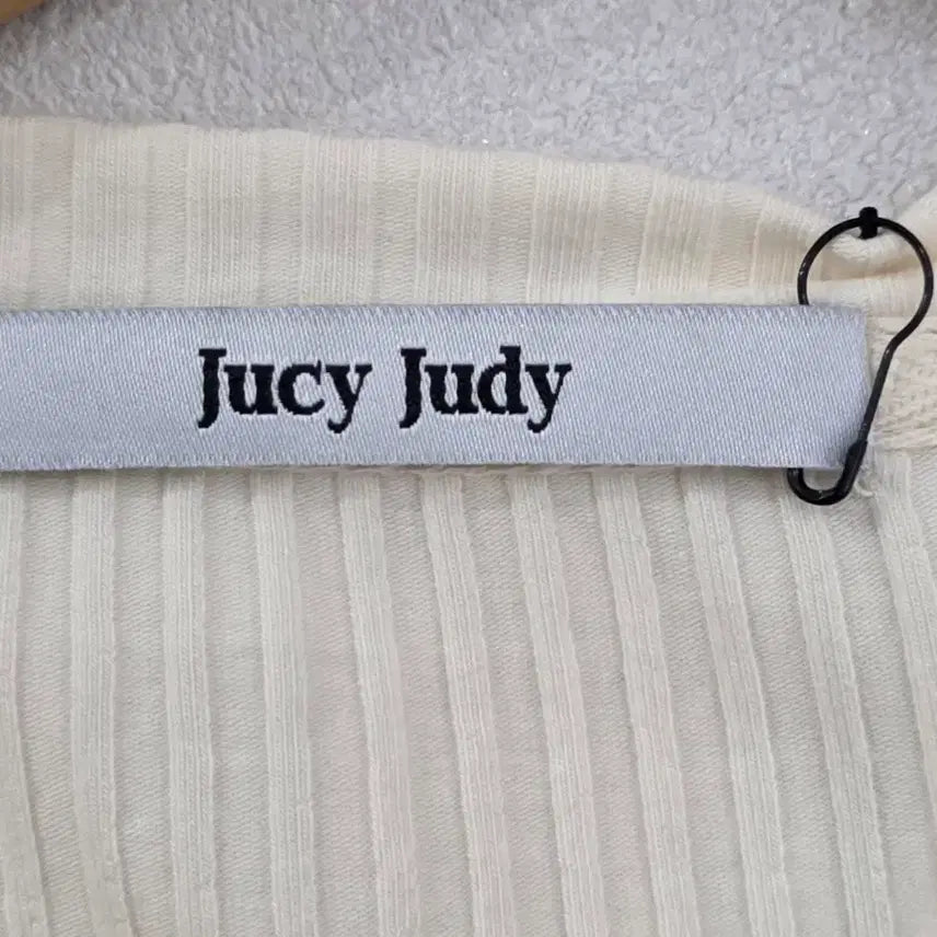 [BUNJANG] Jucy Judy Cropped Knit Ivory / 쥬시쥬디 크롭 니트 아이보리 85(새상품)