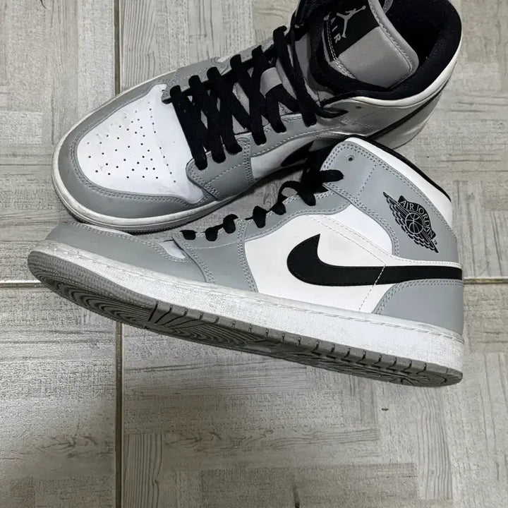 [SOLD OUT] 나이키 조던1 미드 스모크그레이 265-270