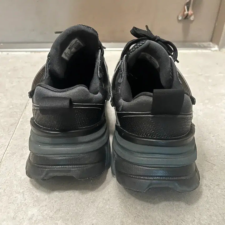 [BUNJANG] Nike V2K Black Sneakers / 나이키 v2k 블랙 270