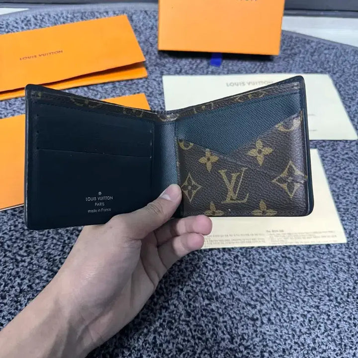 [SOLD OUT] 루이비통 멀티플 마카사르 반지갑 풀박스