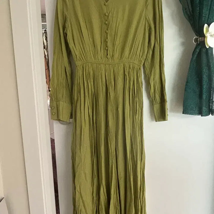[BUNJANG] Olive Green V-Neck Button Detail Long Dress / 올리브색 롱 원피스 55