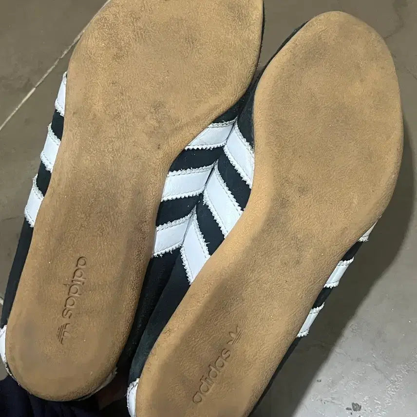 [BUNJANG] Adidas Tokyo Core Black Cloud White Sneakers (250mm) / 아디다스 도쿄 코어 블랙 클라우드 화이트 250
