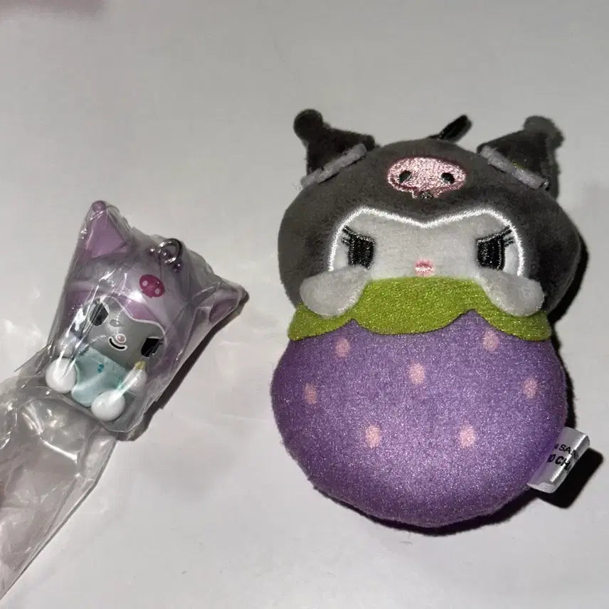 [BUNJANG] Kuromi Gacha Figure Keychain Bundle / 쿠로미 가챠 피규어 인형 키링 일괄 마스크팩 GRAM
