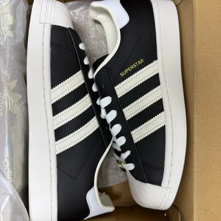 [BUNJANG] Adidas Superstar Black/White Sneakers / 아디다스 슈퍼스타 블랙 / 화이트 스니커즈