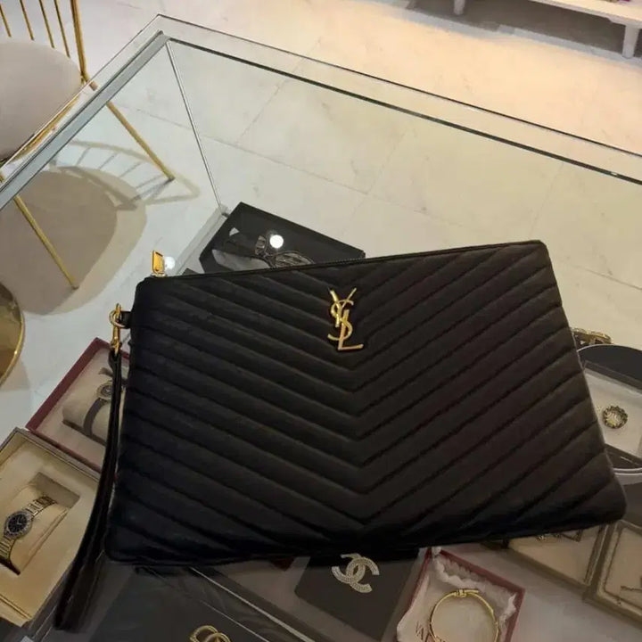 [SOLD OUT] 생로랑 블랙 레더 클러치 백