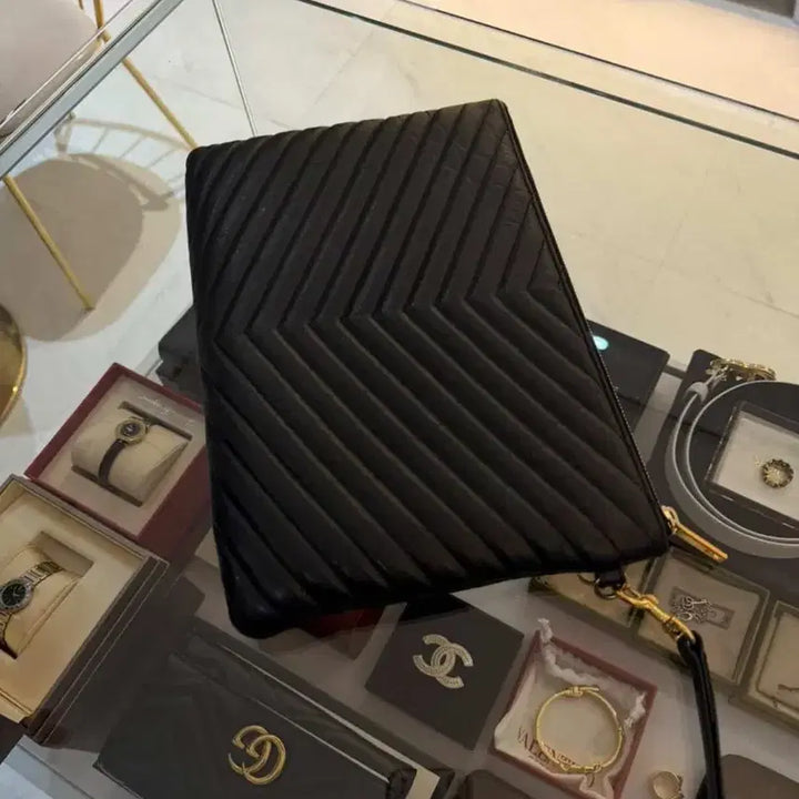 [SOLD OUT] 생로랑 블랙 레더 클러치 백