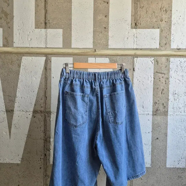 [SOLD OUT] 와이드 5부 얇은 청반바지