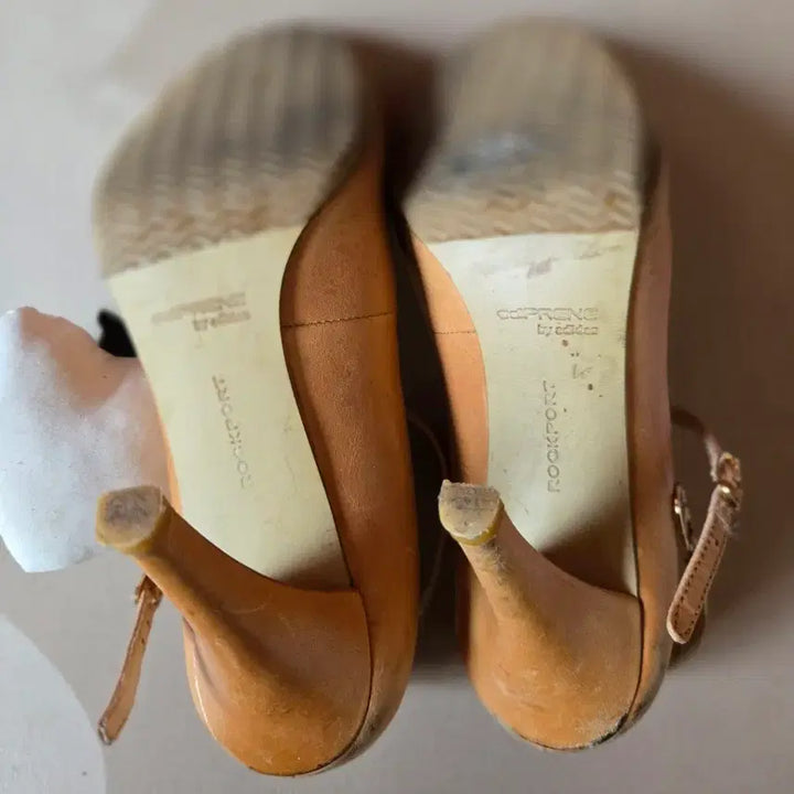 [BUNJANG] Rockport Beige Leather Open-Toe Sandals / 락포트 베이지색 가죽 오픈토샌들(220. 무배)