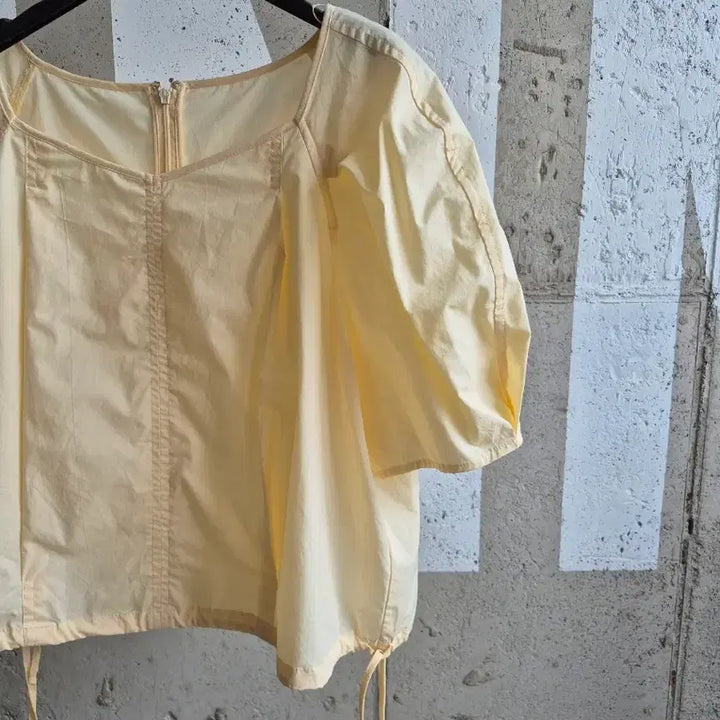 [BUNJANG] List Pastel Yellow Puff Sleeve Crop Blouse / 리스트 퍼프소매 크롭 블라우스