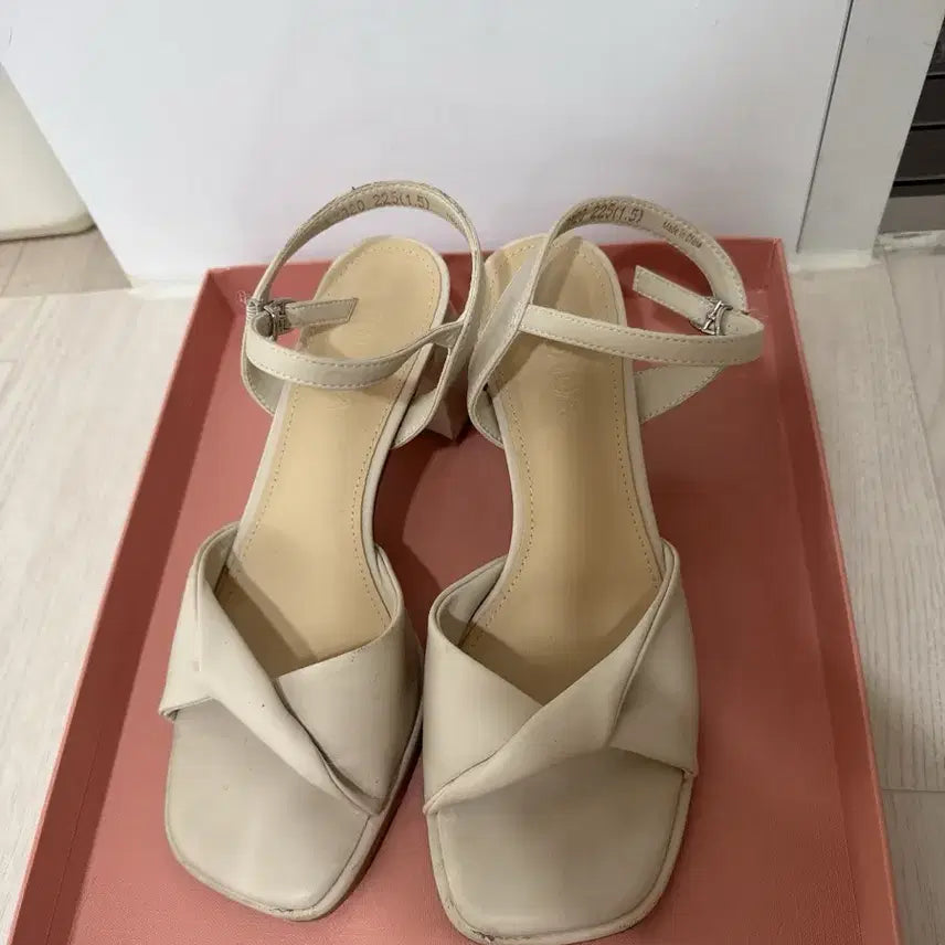 [BUNJANG] Beige Strap Sandals 225 / 베이지 스트랩 샌들 225