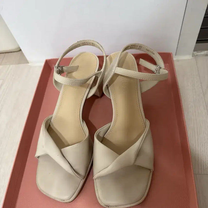 [BUNJANG] Beige Strap Sandals 225 / 베이지 스트랩 샌들 225