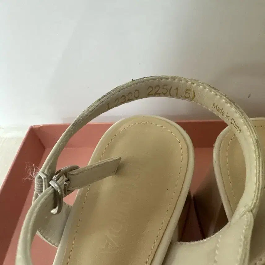 [BUNJANG] Beige Strap Sandals 225 / 베이지 스트랩 샌들 225