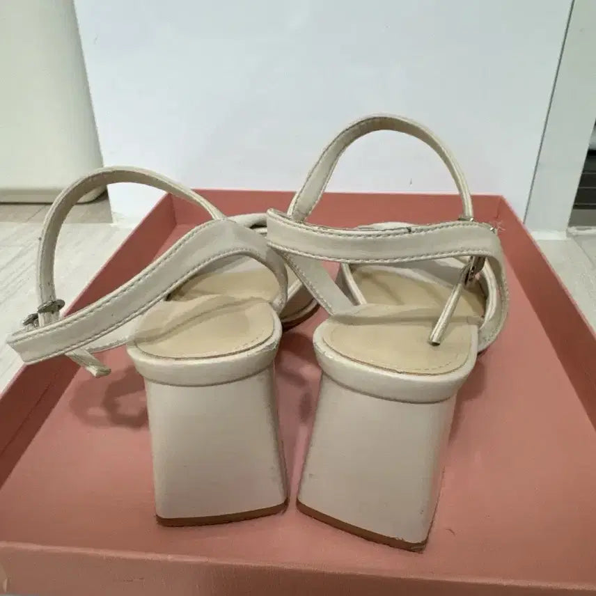 [BUNJANG] Beige Strap Sandals 225 / 베이지 스트랩 샌들 225