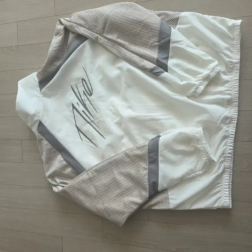 [BUNJANG] Nike Dri-FIT Windbreaker XL - Ivory Beige / 나이키 DRI-FIT 바람막이XL 아이보리베이지