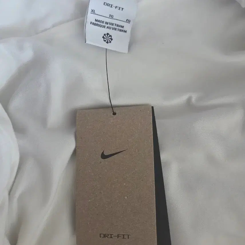 [BUNJANG] Nike Dri-FIT Windbreaker XL - Ivory Beige / 나이키 DRI-FIT 바람막이XL 아이보리베이지
