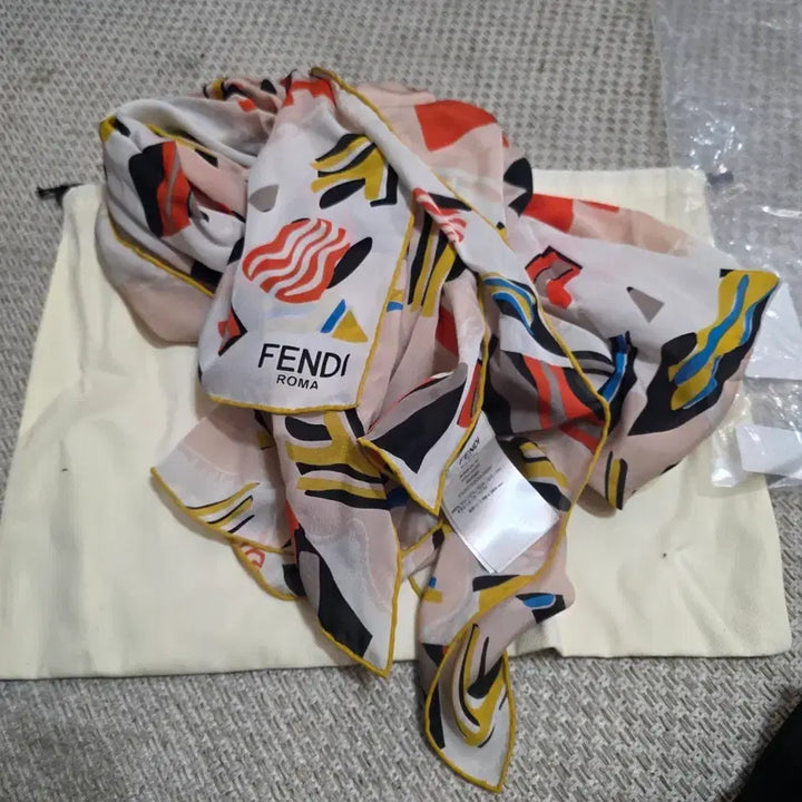 [SOLD OUT] 미사용 정품) 펜디 실크 숄 스카프 70* 180