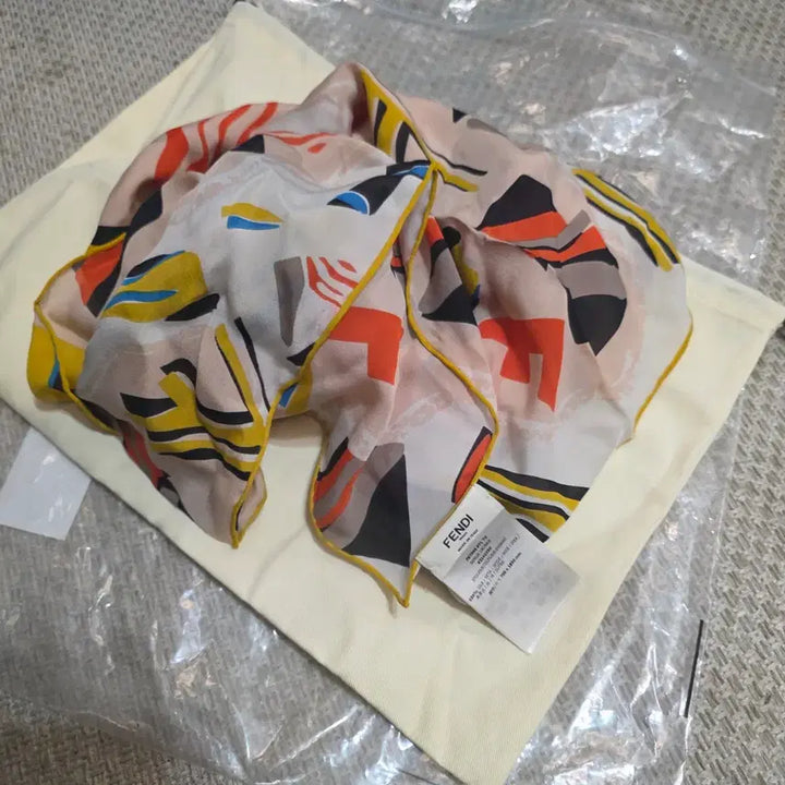 [SOLD OUT] 미사용 정품) 펜디 실크 숄 스카프 70* 180