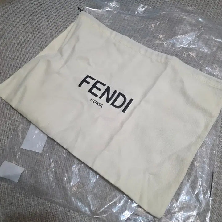 [SOLD OUT] 미사용 정품) 펜디 실크 숄 스카프 70* 180