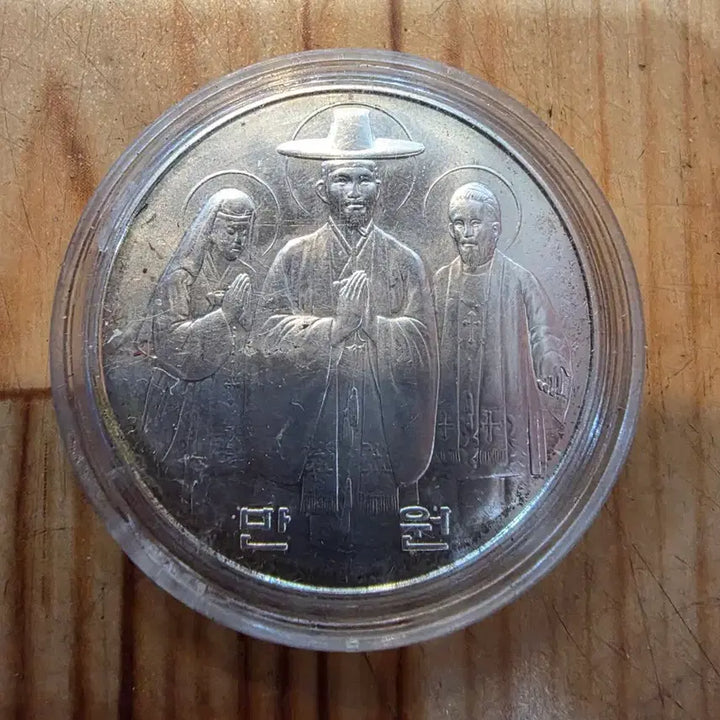 [BUNJANG] Catholic Silver Coin &amp; Antique Vase Decoration Set / 천주교 만원 은화.성모 마리아상 &amp; 앤틱 화병 장식 세트