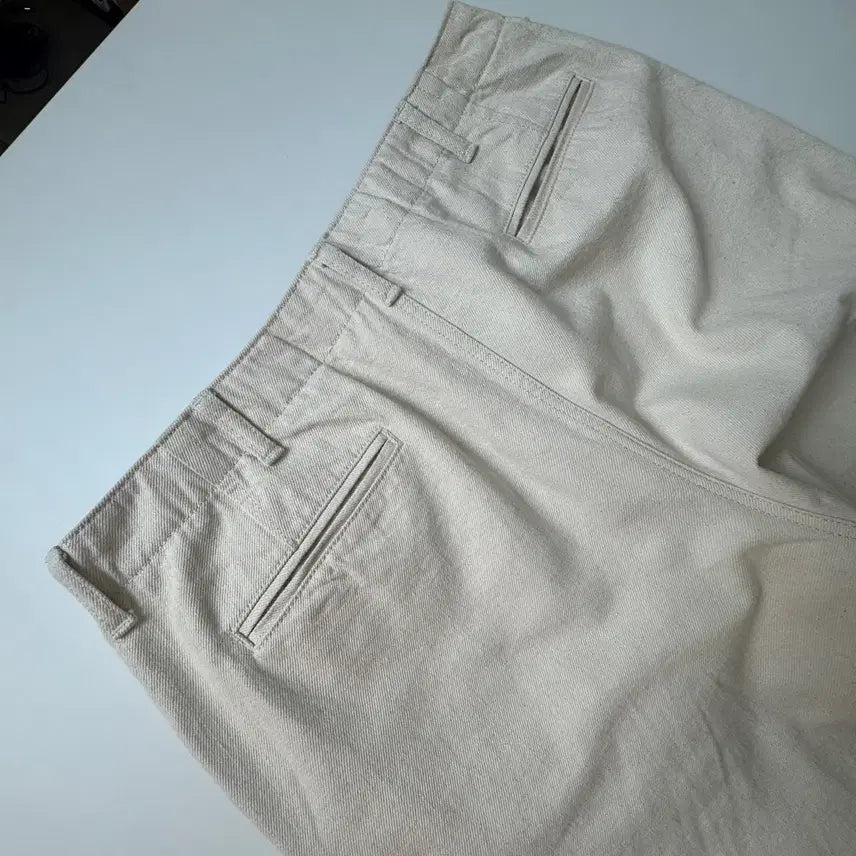 [BUNJANG] Wardrobe standard 워드로브 스탠다드 셀비지데님 오피서팬츠 / Wardrobe standard 워드로브 스탠다드 셀비지데님 오피서팬츠