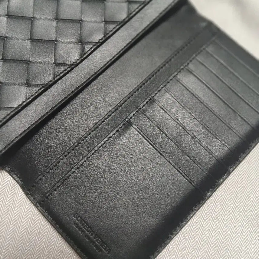 [SOLD OUT] 보테가 베네타 블랙 인트레치아토 장지갑