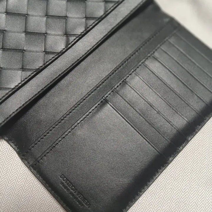 [SOLD OUT] 보테가 베네타 블랙 인트레치아토 장지갑