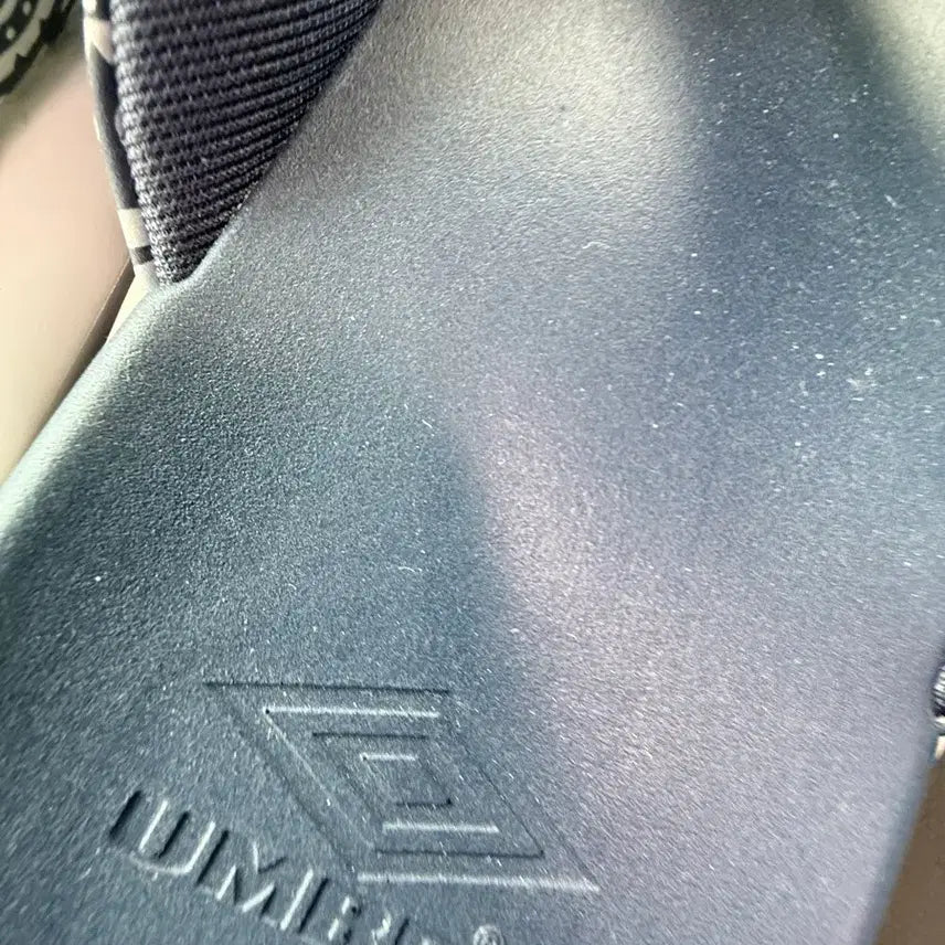 [BUNJANG] Umbro Paisley Navy Flip-Flops (Size 270) / 엄브로 페이즐리 네이비 쪼리 슬리퍼 사이즈270