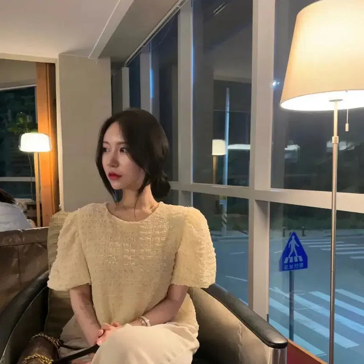 [BUNJANG] Lovely Puff Balloon Blouse / 러블리 퍼프 벌룬 엠보 블라우스 (크림/그린)