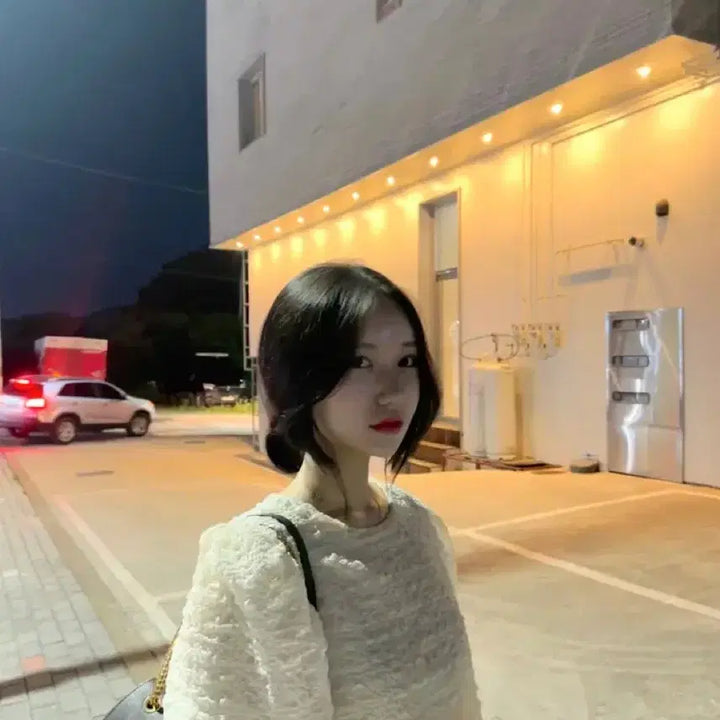 [BUNJANG] Lovely Puff Balloon Blouse / 러블리 퍼프 벌룬 엠보 블라우스 (크림/그린)