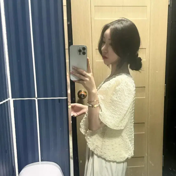 [BUNJANG] Lovely Puff Balloon Blouse / 러블리 퍼프 벌룬 엠보 블라우스 (크림/그린)