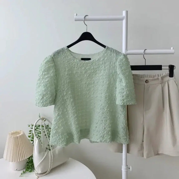 [BUNJANG] Lovely Puff Balloon Blouse / 러블리 퍼프 벌룬 엠보 블라우스 (크림/그린)