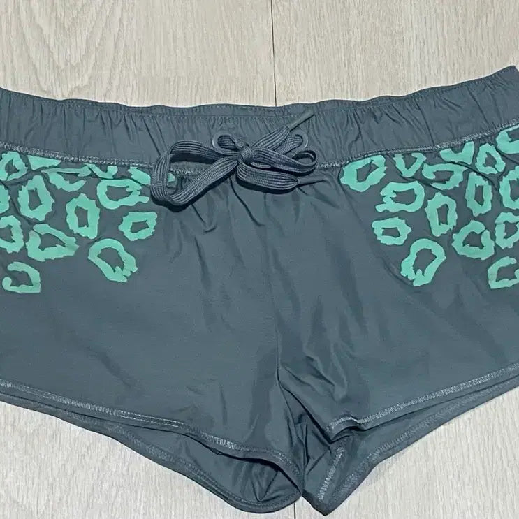 [BUNJANG] Adidas x Stella McCartney Leo Leopard Print Shorts / 아디다스X스텔라맥카트니 쇼츠 반바지