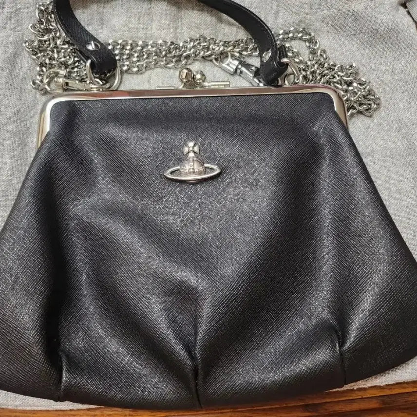 [BUNJANG] Vivienne Westwood Black Chain Shoulder Bag / 비비안웨스트우드 블랙 체인 숄더백
